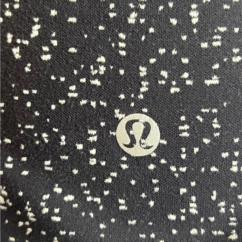 Lululemon Run Briskly Size 8 - Picture 4 of 4